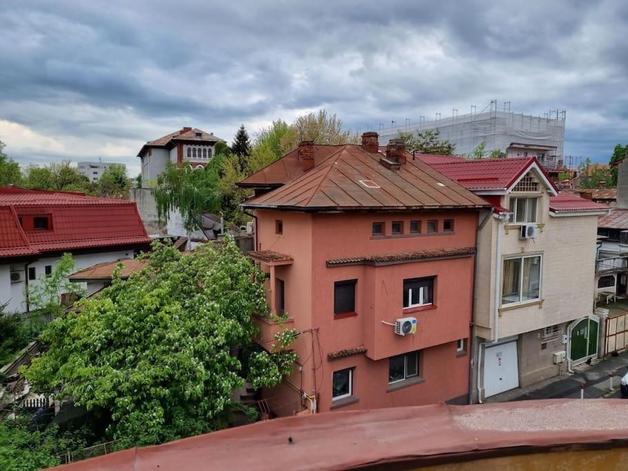 Cozy Apartment Near City Center Bukarest Kültér fotó