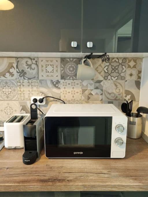 Cozy Apartment Near City Center Bukarest Kültér fotó