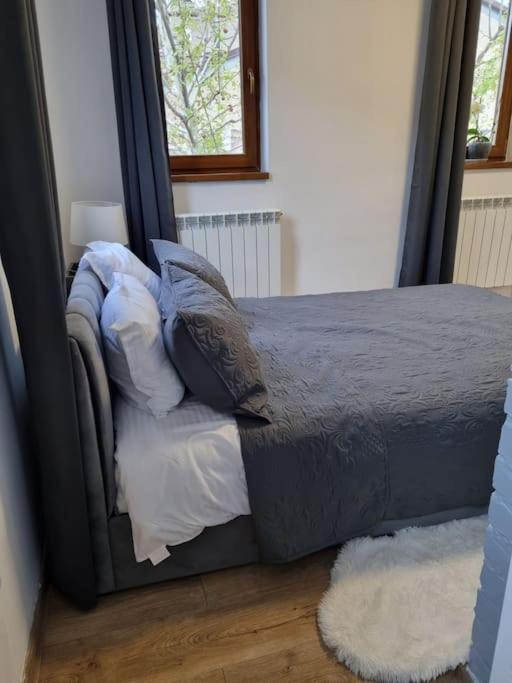 Cozy Apartment Near City Center Bukarest Kültér fotó